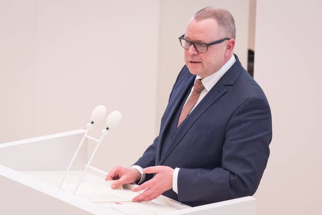 Potsdam, Sitzung des Landtags Brandenburg Michael Stübgen (Innenminister des Landes Brandenburg) spricht während der Sitzung des Landtag Brandenburg am 25.02.2021. Potsdam Landtag Brandenburg Brandenburg Deutschland