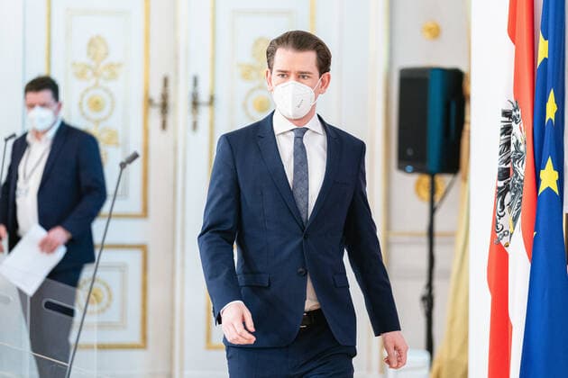 Wien 25.02.2021, Bundeskanzleramt, Wien, AUT, Bundesregierung, Doorstep vor dem virtuellen EU-Sondergipfel zur Corona-Pandemie, im Bild Bundeskanzler Sebastian Kurz (OeVP) Federal Chancellor Sebastian Kurz (OeVP) during a doorstep before the special virtual EU summit on the Corona pandemic at the federal chancellery in Vienna, Austria on 2021 02 25.