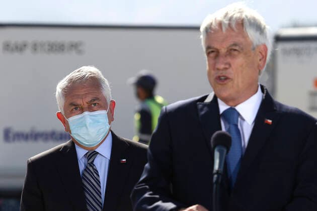 Santiago 25 February 2021 The President of the Republic Sebastian Pinera accompanied by the Ministers of Health Enrique Pairis and Science Andres Couve receive third shipment of Sinovac vaccines against Covid 19, at Arturo Merino Benitez airport Javier Salvo Aton Chile, Santiago Chile Aton Chile 490941  Copyright: JAVIERxSALVO ATONCHILE