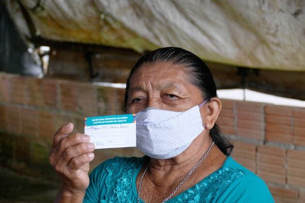 MANAUS, AM - 25.02.2021: ÍNDIOS DE 70 E MAIS SÃO VACINADOS MANAUS - Indigenous people aged 70 and over, from the Parque das Tribos community in Manaus (AM), are vaccinated this Thursday morning (25), with the AstraZeneca Oxford immunizer. Nurses are also doing CRP testing on indigenous people with Covid-19 symptoms. In the photo, the indigenous Maria Vieira Lana, 73, of the Tucano type, shows the role of vaccination. x2036015x  SandroxPereira