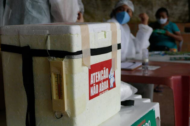 MANAUS, AM - 25.02.2021: ÍNDIOS DE 70 E MAIS SÃO VACINADOS MANAUS - Indigenous people aged 70 and over, from the Parque das Tribos community in Manaus (AM), are vaccinated this Thursday morning (25), with the AstraZeneca Oxford immunizer. Nurses are also doing CRP testing on indigenous people with Covid-19 symptoms. x2036042x  SandroxPereira