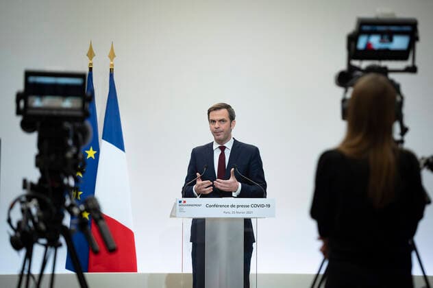 Coronavirus in Frankreich, Jean Castex und Olivier Veran Pressekonferenz in Paris Olivier Veran, ministre des solidarites et de la sante, lors de la conference de presse sur la situation de la pandemie de la Covid 19. NEWS : Conference de presse sur la situation de la pandemie de la Covid 19 - Paris - 25 02 2021 Pool Panoramic  REA_293724