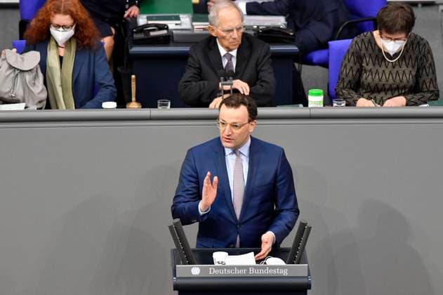 Jens Spahn und Wolfgang Schäuble in der 213. Sitzung des Deutschen Bundestages im Reichstagsgebäude. Berlin, 26.02.2021 *** Jens Spahn and Wolfgang Schäuble at the 213th session of the German Bundestag in the Reichstag building Berlin, 26 02 2021 Foto:xF.xKernx xFuturexImage
