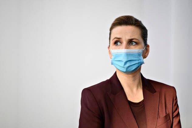 Statsminister Mette Frederiksen (S), da hun og regionsraadsformand Sophie Haestorp Andersen (S) vises rundt af centerleder Lone Munk Andersen og formand for Region Hovedstadens vaccinetaskforce Jonas Bent Egebart og overvaerer generalproeve i vaccinationscenteret i OEksnehallen i Koebenhavn, fredag den 26. februar 2021. I loebet af fredagen forventes fem tusinde koebenhavnere vaccineret i centeret.. , Copenhagen Denmark Copyright: PhilipxDavali PhilipxDavalix cop105 spdk20210226-105408-L
