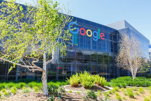 IMAGO History, 250 Jahre USA, Digitales Zeitalter: Entwicklung des Internets und Aufstieg von Silicon Valley Mountain View, California 10 April 2019: Google Headquarters HQ Zentrale in Mountain View, Vereinigte Staaten *** Mountain View, California 10 April 2019 Google Headquarters HQ Headquarters in Mountain View, United States. 1084204479