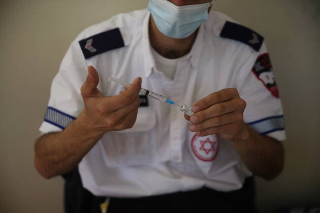 (210226) -- JERUSALEM, Feb. 26, 2021 -- A medical worker prepares for the COVID-19 vaccine in a mobile clinic in Jerusalem, on Feb. 26, 2021. (Photo by Xinhua) MIDEAST-JERUSALEM-COVID-19-VACCINATION MuammarxAwad 