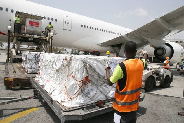 (210227) -- ABIDJAN, Feb. 27, 2021 -- Workers transfer boxes of COVID-19 vaccines arrived at Abidjan International Airport in Abidjan, Cote d Ivoire, Feb. 26, 2021. Cote d Ivoire on Friday received 504,000 doses of COVID-19 vaccine from the vaccine-sharing COVAX initiative, according to the country s Ministry of Health and Public Hygiene. The vaccine is produced by the pharmaceutical group AstraZeneca and will be administered in two doses in accordance with World Health Organization (WHO) recommendations. Cote d Ivoire is the second African country after Ghana to receive COVID-19 vaccines under the WHO-backed COVAX mechanism. (Photo by Yvan Sonh Xinhua) COTE D IVOIRE-ABIDJAN-COVID-19 VACCINE-COVAX YixWan¡¤song 