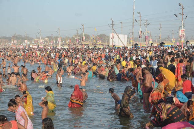 Bilder des Jahres 2021, News 02 Februar News Themen der Woche KW08 February 27, 2021: Prayagraj: Devotee gather at Sangam, the confluence of River Ganga, Yamuna and mythological Saraswati to take holydip on the occasion of Maghi Purnima during the ongoing Magh mela festival in Prayagraj on Saturday, February 27, 2021. - ZUMAv115 20210227_zap_v115_007 Copyright: xPrabhatxKumarxVermax