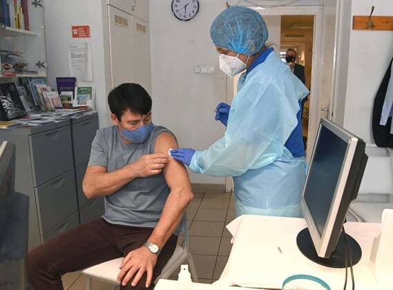 (210227) -- BUDAPEST, Feb. 27, 2021 -- Hungarian President Janos Ader receives an injection of China s Sinopharm vaccine against COVID-19 in Budapest, Hungary, Feb. 26, 2021. (Photo by MTI Handout via Xinhua) HUNGARY-BUDAPEST-PRESIDENT-COVID-19-CHINESE VACCINE NoemixBruzak 