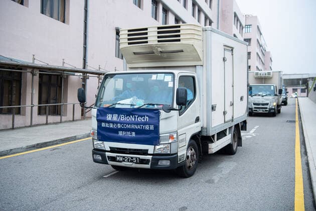 (210228) -- MACAO, Feb. 28, 2021 -- A truck loaded with vaccines arrives at a hospital in Macao, south China, Feb. 27, 2021. The first batch of 100,000 doses of mRNA vaccines made in Germany arrived in Macao on Saturday. ) CHINA-MACAO-VACCINES-ARRIVAL (CN) CheongxKamxKa 