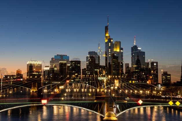 27.02.2021, xtrx, News Impressionen Frankfurt am Main, v.l. Frankfurt,Frankfurt am Main,Frankfurt, Sonne, Frühling, Frühling Frankfurt, Frankfurt Corona, Corona, Covid19, Covid, Sars-Cov2, Frankfurt Skyline, Sonnenuntergang, Frankfurt Sonnenuntergang, Wirtschaft, Wirtschaft Frankfurt, Dax, Dax Frankfurt, Börse Frankfurt,Spieglung,, Frankfurt Hessen Deutschland (DE) *** 27 02 2021, xtrx, News Impressions Frankfurt am Main, v l Frankfurt,Frankfurt am Main,Frankfurt, Sun, Spring, Spring Frankfurt, Frankfurt Corona, Corona, Covid19, Covid, Sars Cov2, Frankfurt Skyline, Sunset, Frankfurt Sunset, Economy, Economy Frankfurt, Dax, Dax Frankfurt, Börse Frankfurt,Spieglung,, Frankfurt Hessen Germany DE