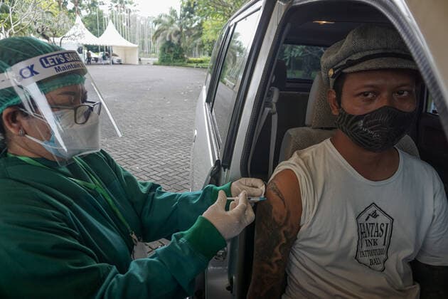 February 28, 2021, Badung, Bali, Indonesia: A healthworker inject a dose of Sinovac Biotech vaccine at drive-thru facilities. Bali to held the second stage of Covid-19 mass vaccination towards tourism workers and online-taxi drivers at Bali Nusa Dua Convention Center (BNDCC), in order to accelerate tourism industry recovery. About 5000 doses of vaccines are targeted to be completed within 1 week. Badung Indonesia - ZUMAb245 20210228_zip_b245_004 Copyright: xDickyxBisinglasix