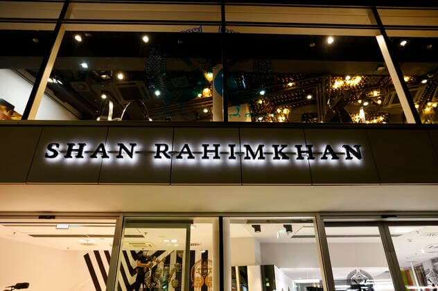 Shan Rahimkhan Coiffeur am Kurfürstendamm nach Wiedereröffnung der Friseursalons nach Lockerungen des Corona-Lockdowns. Berlin, 01.03.2021