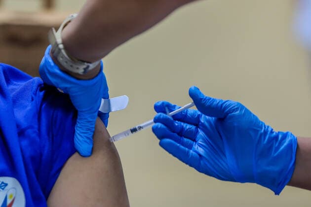 (210301) -- MANILA, March 1, 2021 -- A health worker receives a dose of COVID-19 vaccine from China s Sinovac on the first day of the vaccination at the Lung Center of the Philippines in Manila, the Philippines on March 1, 2021. The Philippines launched its coronavirus vaccination campaign on Monday, less than a day after the arrival of the Sinovac vaccine CoronaVac donated by China. ) PHILIPPINES-MANILA-COVID-19-VACCINATION ROUELLExUMALI 