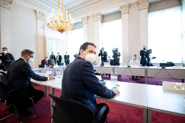 Kamerschwenk im Bundeskanzleramt: Treffen der Bundesregierung mit Expertinnen und Experten