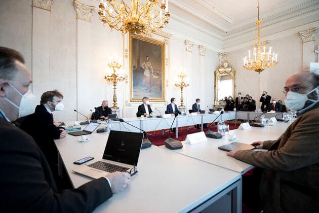 Kamerschwenk im Bundeskanzleramt: Treffen der Bundesregierung mit Expertinnen und Experten