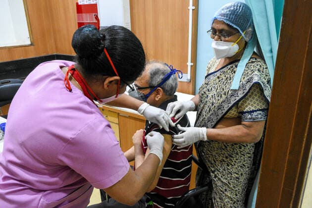 March 1, 2021, Kolkata, West Bengal, India: Indian government started to roll out vaccine for general public who are above 65 years of age or above 45 years of age having comorbidities.The government has given authorisation to private hosputals to charge a mximum of 250 rupees for the vaccination , where as for government hospityal it would be free of any charge. Kolkata India - ZUMAc211 20210301_zip_c211_004 Copyright: xDebarchanxChatterjeex