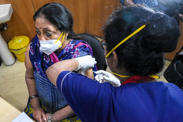 March 1, 2021, Kolkata, West Bengal, India: Indian government started to roll out vaccine for general public who are above 65 years of age or above 45 years of age having comorbidities.The government has given authorisation to private hosputals to charge a mximum of 250 rupees for the vaccination , where as for government hospityal it would be free of any charge. Kolkata India - ZUMAc211 20210301_zip_c211_007 Copyright: xDebarchanxChatterjeex