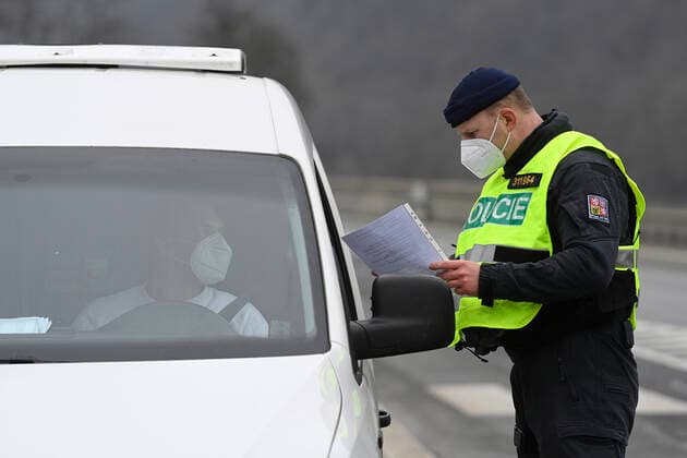 A total of 3,834 soldiers and 270 customs officers will help police check the observance of the new anti-epidemic restrictions in Czechia as of Tuesday, while altogether 30,000 will be deployed for this purpose. Pictured police control on road in Zbraslav, Prague, Czech Republic, March 1, 2021. (CTKxPhoto OndrejxDeml) CTKPhotoP202103010617001  dml 008