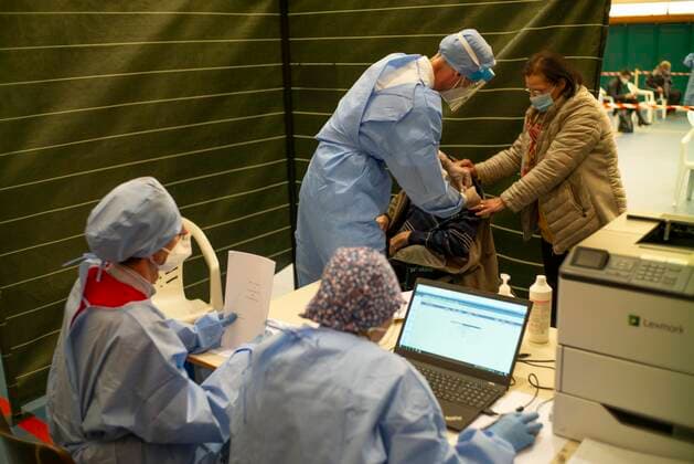 Viggiu . first day of the anti Covid-19 vaccination campaign open from 18 to 65 years, following the closure of the country in the red zone. Event organized and followed by the Italian red cross, ASST 7 lakes Olona valley, civil protection, general practitioners, ANPAS Lombardia and hospital and territorial staff Editorial Usage Only  Copyright: xDAVIDExCANELLAx xIPAx