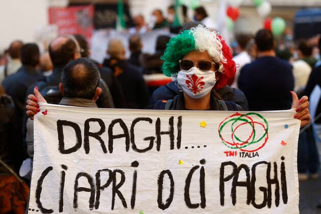 Rome, February 26, 2021. Piazza Montecitorio. Demonstration by restaurateurs to protest against the restrictions imposed by the Government to deal with the Coronavirus pandemic Editorial Usage Only  Copyright: xVincenzoxLivierix xIPAx