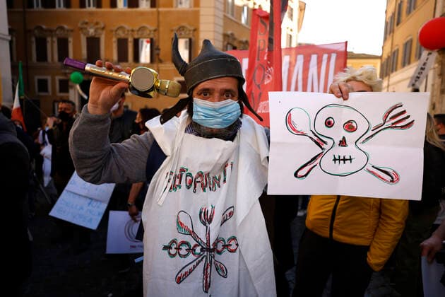 Rome, February 26, 2021. Piazza Montecitorio. Demonstration by restaurateurs to protest against the restrictions imposed by the Government to deal with the Coronavirus pandemic Editorial Usage Only  Copyright: xVincenzoxLivierix xIPAx