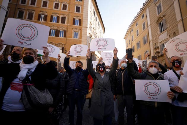 News Bilder des Tages Rome, February 26, 2021. Piazza Montecitorio. Demonstration by restaurateurs to protest against the restrictions imposed by the Government to deal with the Coronavirus pandemic Editorial Usage Only  Copyright: xVincenzoxLivierix xIPAx