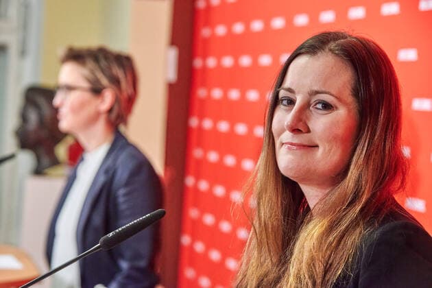 Die Parteivorsitzenden Janine Wissler (Die Linke) und Susanne Hennig-Wellsow bei der Pressekonferenz zur Vorstellung der neuen Vorsitzenden der Partei Die Linke im Berliner Karl-Liebknecht Haus. Party Chairwomen Janine Wissler and Susanne Hennig-Wellsow (Die Linke) at the press conference to introduce the new Chairwoman of Die Linke party in Berlin s Karl-Liebknecht Haus. snapshot-photography F.Boillot