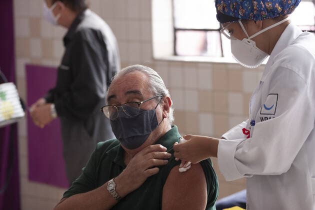 Vaccination of elderly people over 80 years old in Sao Paulo. Vaccination of elderly people over 80 years old in Sao Paulo. March 1, 2021, Sao Paulo, Brazil: Vaccination against Covid-19 of elderly people aged over 80 at UBS HUMAITA (Basic Health Unit) in Bela Vista, Sao Paulo, which uses the EMEF CELSO LEITE RIBEIRO FILHO school next to the unit as a vaccination site in Sao Paulo. Vaccination of elderly people over 80 years old in Sao Paulo.  Copyright: xLecoxVianax