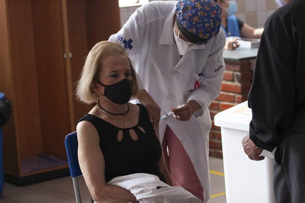 Vaccination of elderly people over 80 years old in Sao Paulo. Vaccination of elderly people over 80 years old in Sao Paulo. March 1, 2021, Sao Paulo, Brazil: Vaccination against Covid-19 of elderly people aged over 80 at UBS HUMAITA (Basic Health Unit) in Bela Vista, Sao Paulo, which uses the EMEF CELSO LEITE RIBEIRO FILHO school next to the unit as a vaccination site in Sao Paulo. Vaccination of elderly people over 80 years old in Sao Paulo.  Copyright: xLecoxVianax