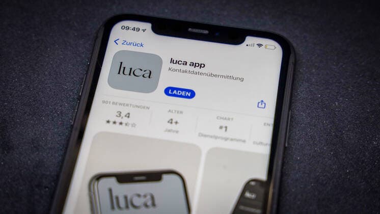 02.03.2021: Apple App Store auf einem iPhone. Apps-Charts. luca app Kontaktdatenübermittlung