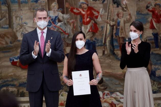 Spain s King Felipe VI (L) and Queen Letizia give 2018 Spanish National Sports Award to Best Female Athlete to boxer Joana Pastrana (C) during a ceremony at Pardo Palace, in Madrid, Spain, 02 March 2021. Spain s Royal couple gives 2018 Spanish National Sports Awards 2018 !ACHTUNG: NUR REDAKTIONELLE NUTZUNG!  Copyright: xJuanxCarlosxHidalgox GRAF6460 20210302-637502890752299166