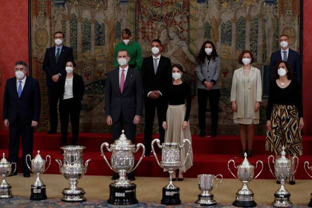 Entertainment Themen der Woche KW09 Entertainment Bilder des Tages (From left, front) Spanish Culture and Sports Minister, Jose Manuel Rodriguez Uribes; Spain s King Felipe VI and Queen Letizia and Spanish Secretary of State for Sports, Irene Lozano pose for a family photo with the winners during a 2018 Spanish National Sports Awarding Ceremony at Pardo Palace, in Madrid, Spain, 02 March 2021. Spain s Royal couple gives 2018 Spanish National Sports Awards 2018 !ACHTUNG: NUR REDAKTIONELLE NUTZUNG!  Copyright: xEmilioxNaranjox GRAF6545 20210302-637502891501340668