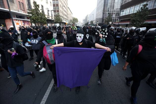 News Bilder des Tages Feminist groups protest against Felix Salgado Macedonio, who is accused of rape and is one of the candidates for governor of the Mexican state of Guerrero, during a march that led to altercations and repression by police, in Mexico City, Mexico, 02 March 2021. The demonstrators demanded that the President of Mexico, Andres Manuel Lopez Obrador and the National Executive Committee (CEN) of the National Regeneration Movement (Morena) party avoid the new participation of Salgado Macedonio in the process of defining the candidacy, which will be dealt with by means of a survey. Feminists protest case of Mexican politician accused of rape !ACHTUNG: NUR REDAKTIONELLE NUTZUNG!  Copyright: xSashenkaxGutierrezx MEX6090 20210302-637503042650364967