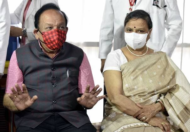 NEW DELHI, INDIA - MARCH 2: Union Minister of Health & Family Welfare, Dr Harsh Vardhan, with his wife Nutan Goel take the first dose of COVID19 vaccine at Delhi Heart and Lung Institute panchkuian Road on March 2, 2021 in New Delhi, India. (Photo by Sonu Mehta Hindustan Times) Union Health Minister Harsh Vardhan Take First Dose Of Covid 19 Vaccine