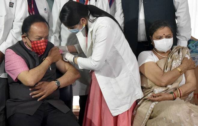NEW DELHI, INDIA - MARCH 2: Union Minister of Health & Family Welfare, Dr Harsh Vardhan, with his wife Nutan Goel take the first dose of COVID19 vaccine at Delhi Heart and Lung Institute panchkuian Road on March 2, 2021 in New Delhi, India. (Photo by Sonu Mehta Hindustan Times) Union Health Minister Harsh Vardhan Take First Dose Of Covid 19 Vaccine