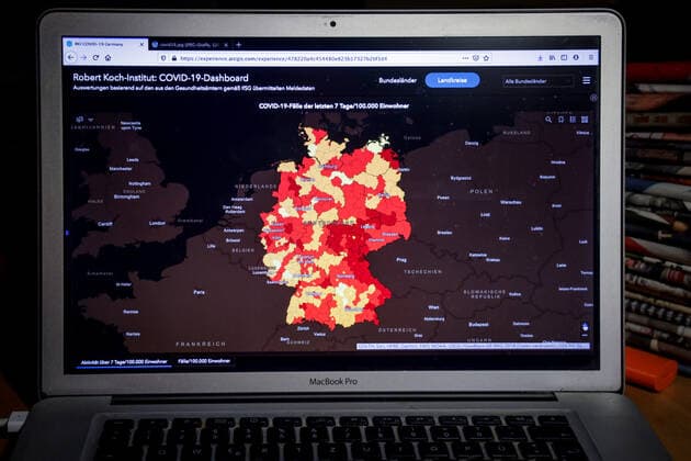 Coronavirus in Deutschland - Covid-19-Dashboard des Robert Koch-Institut 03.03.2021: Robert Koch-Institut: 7-Tage-Inzidenz 64,0. 7-Tage-Fallzahl 53.212. COVID-19-Fälle 2.451.011. Zugang um 3.943 gegenüber dem Vortag. COVID-19-Todesfälle 70.881. Zugang um 418 gegenüber dem Vortag.