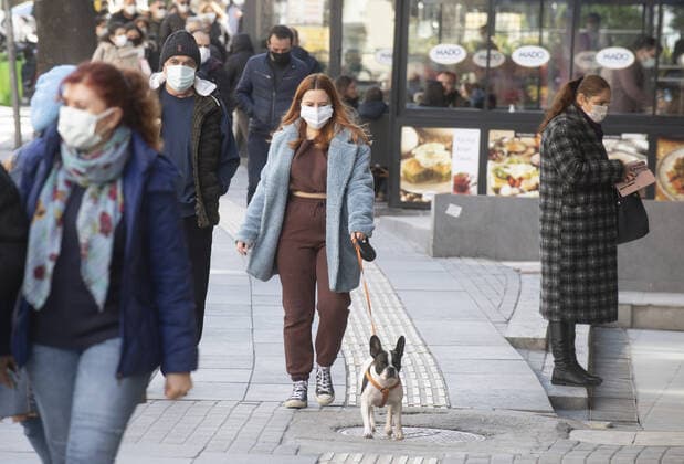People wearing face masks walk on a street in Ankara, Turkey, on march 2, 2021. Turkey has confirmed 28,706 deaths and 2,723,316 positive cases of the coronavirus infection in the country. (Abdurrahman Antakyali Depo Photos) Copyright: AbdurrahmanxAntakyalix-xDepoxPho 17052892