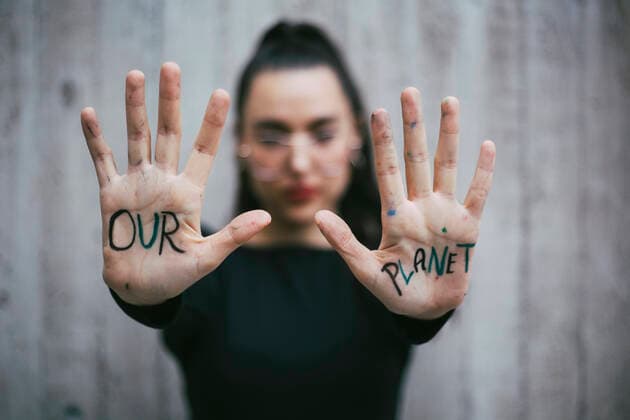 IMAGO Creative: 2022 Aussichten Our planet text written on palms of female activist Sweden, Stockholm, model released Copyright: xMaskotx , MA84429