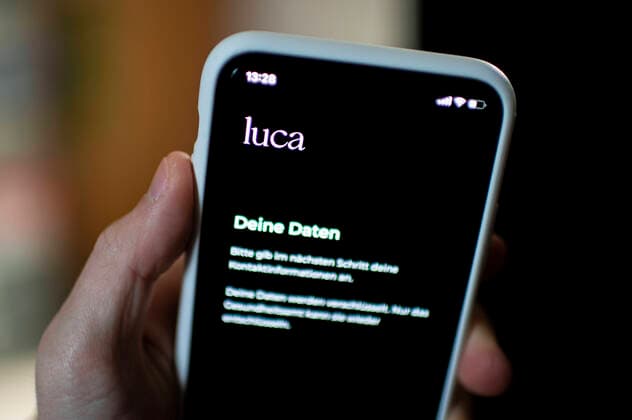 App Luca Die App Luca wird auf einem Smartphone angezeigt. Foto: Wedel Kirchner-Media Nordrhein-Westfalen Deutschland Copyright: xWedel Kirchner-Mediax