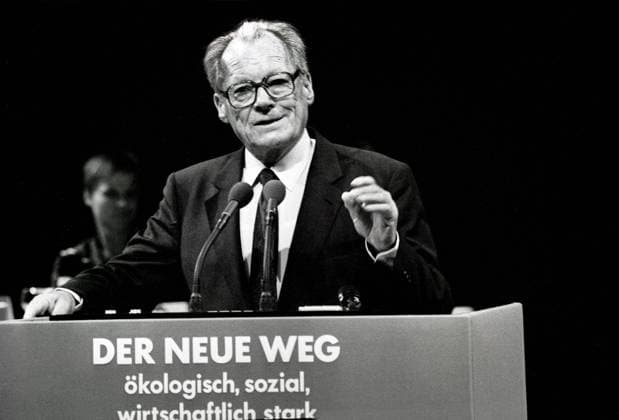 Deutschland, Berlin 26.09.1990. Archiv Nr.: 21-13-31 SPD-Parteitag Foto: Willy Brandt bei Rede SPD-Parteitag *** Germany, Berlin 26 09 1990 Archiv Nr 21 13 31 SPD Parteitag Foto Willy Brandt at speech SPD Parteitag