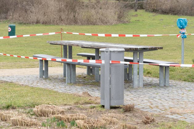 Szene aus Lübeck-Travemünde während des Corona-Lockdowns im März 2021;Szene aus Lübeck-Travemünde während des Corona-Lockdowns im März 2021, Lübeck Schleswig-Holstein Deutschland Travemünde