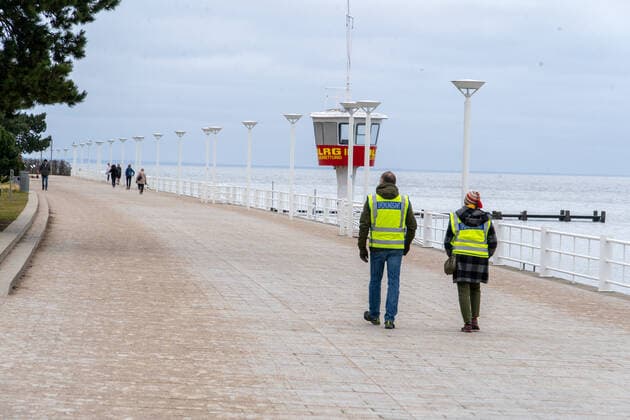 Szene aus Lübeck-Travemünde während des Corona-Lockdowns im März 2021;Szene aus Lübeck-Travemünde während des Corona-Lockdowns im März 2021, Lübeck Schleswig-Holstein Deutschland Travemünde