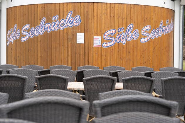 Szene aus Lübeck-Travemünde während des Corona-Lockdowns im März 2021;Szene aus Lübeck-Travemünde während des Corona-Lockdowns im März 2021, Lübeck Schleswig-Holstein Deutschland Travemünde