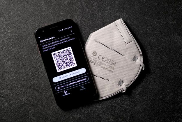Die Nutzeroberfläche der App Luca wird auf einem Handy angezeigt. Die Corona-App steht in Konkurrenz zur Corona-Warn-App und wurde unter anderem durch den Fanta 4 Sänger Smudo mitentwickelt. Die Luca-App soll schnelle und lückenlose Kontaktnachverfolgung im Austausch mit den Gesundheitsämtern ermöglichen. (Themenbild, Symbolbild)