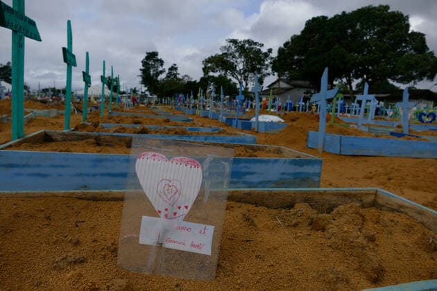 MANAUS, AM - 04.03.2021: ENTERRO DE COVID19 EM MANAUS - Burial of Covid-19 at the Nossa Senhora Aparecida Cemetery in Manaus (AM), this Thursday morning (4). According to the daily bulletin of the Health Surveillance Foundation of Amazonas (FVS-AM), 75 deaths were confirmed by Covid-19, 22 of which occurred on 02 03 and 53 deaths were terminated due to clinical, imaging, clinical-epidemiological criteria or laboratory, raising the total number of deaths in Amazonas to 11,087. x2038939x  SandroxPereira
