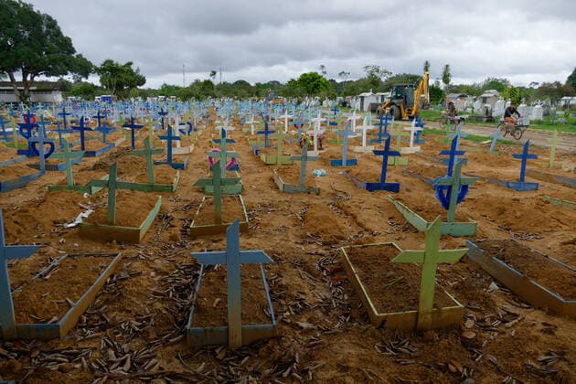 MANAUS, AM - 04.03.2021: ENTERRO DE COVID19 EM MANAUS - Burial of Covid-19 at the Nossa Senhora Aparecida Cemetery in Manaus (AM), this Thursday morning (4). According to the daily bulletin of the Health Surveillance Foundation of Amazonas (FVS-AM), 75 deaths were confirmed by Covid-19, 22 of which occurred on 02 03 and 53 deaths were terminated due to clinical, imaging, clinical-epidemiological criteria or laboratory, raising the total number of deaths in Amazonas to 11,087. In the photo, area of the cemetery with more than 830 victims of Covid-19. x2038952x  SandroxPereira