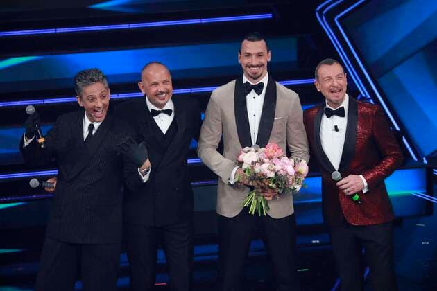 Bilder des Jahres 2021, Entertainment 03 März Entertainment Themen der Woche KW09 Entertainment Bilder des Tages foto IPP Andrea Oldani Sanremo 04 03 2021 festival di sanremo - 71esimo festival della canzone italiana nella foto : fiorello Zlatan Ibrahimovic e Sinisa Mihajlovic e Amadeus *** photo IPP Andrea Oldani Sanremo 04 03 2021 sanremo festival 71st italian song festival in the photo fiorello Zlatan Ibrahimovic and Sinisa Mihajlovic and Amadeus  0