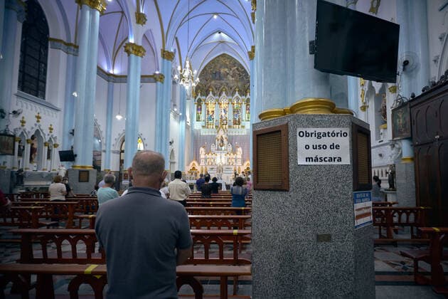 March 4, 2021, Franca, Sao Paulo, Brazil: Poster announces the mandatory use of masks by the faithful while attending Mass at the Cathedral of Our Lady of the Immaculate Conception, in Franca, Sao Paulo, Brazil on 4 March 2021. The governor of Sao Paulo, Joao Doria, announced a red flag starting at 12:00 am next Saturday, 6 March 2021, for the entire state, signaling that only essential services will be allowed to operate, framing religious celebrations as essential. The measure aims to curb the rate of contamination by coronavirus, which transmits covid-19, after the number of hospitalizations and deaths has hit consecutive records. Franca Brazil - ZUMAv129 20210304_znp_v129_006 Copyright: xIgorxDoxValex