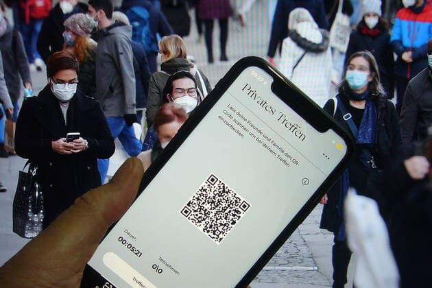 Themenbild,Symbolfoto Luca App. Digitale Kontaktnachverfolgung Bund und Laender erwaegen Einsatz der Luca-App Die App Luca, an der auch Rapper Smudo beteiligt ist, hat erst in einigen Gegenden Partnerschaften mit dem Gesundheitsamt. Aber jetzt ist Luca als bundesweite Ergaenzung zur Corona-Warn-App im Gespraech.